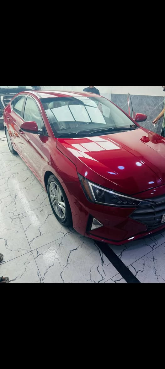 سلام عليكم النتره موديل 2020 لسعر ١٣٥ بكاني بغداد سيره مكفواله من الفتح ي شي ما مفتوح بيه بس ربع لبنيد مصبوغ بكانه مصلح وبدون يرباكو بدون دواخل يمك لسنور وبسمي السياره و بنفس ليوم روح وياك حول رقم الهاتف *********** تصال فقط
