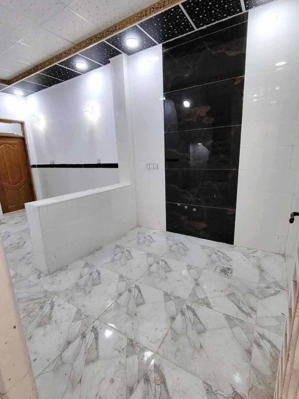 بيت🏠 50 متر مربع
السلام عليكم      // ***********
يعلن مكتب ال الفهد  عمود 270بضبط 

بيت مساحه 50م #طابو_زراعي سند 25

#قريب_شارع_لحولي سعر 20بيه محال

(عنوان لمكتب   مقابل قريه لغدير) 
(  عمود 270بضبط مكتب ل الفهد                            

بيت جاهز مفتاح 🔑 
أساس وسقف صب مركزي 

منطقه كامله السكن #شوارع_تبليط 

غرفه + صاله + مطبخ معزول + صحيات 

#مدارس // ماء//. كهرباء//. تبليط  /. خط مولد ذهبي 

وتساب
***********

ملاحظه// توجد لدينا كل المساحات من دور او قطع النجف, العراق
