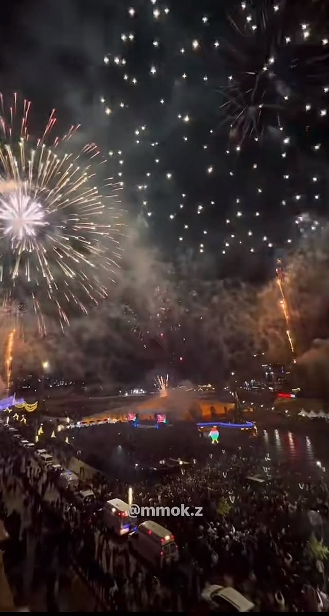 🎅احجز من الان على رحلات راس السنه 2026🎅🎄
☃️ عروض رحلات  اعياد راس السنه 2026 

   شركة جنوب الموصل لسياحه السفر

✅الانطلاق ي2025/12/31  الى دهوك

————🎄🔸🎄🔸🎅🔸🎄🔸🎄————

 نطلاق الرحلات من شرقاط / جنوب الموصل

———🎄🔸🎄🔸🎅🔸🎄🔸🎄————

1️⃣_دهوك يوم واحد جبل كاره وداخل دهوك(20 الف ) 

( جبل كاره الثلجي _استراحه مطعم _سد دهوك _مدينه العاب دريم ستي_حديقه الحيوانات _جبل زاوه اختياري _فاملي مول _وحظور    احتفالات راس السنه 2025)

سعر نفر 20 الف ذهاب اياب

2️⃣☑️دهوك مبيت يوم ليله سعر النفر (50 )الف 

تشمل النقل والفندق والفطور الصباحي

( جبل كاره الثلجي _استراحه مطعم _سد دهوك _مدينه العاب دريم ستي_حديقه الحيوانات _جبل زاوه اختياري _فاملي مول _وحظور    احتفالات راس السنه 2025)

اليوم الثاني 

الى زاخو. مصيف برخ_ مصيف دشتتاخ- مصيف شرانش

جسر العباسي - كورنيش زاخو  - سوق زاخو الاثري

بعد رجوع 

3️⃣متوفر سفرى الى موصل جوله سياحيه نفر 10 الف

_________🎄🎄🎄🎄🎄🎄🎄__________

💯خـلـيك ممـيز مع جنوب الموصل💯

 

🤩#ويانه_خلي_رحلتك_مليانة_ونسه🤩 

👈#راحتكم_مضمونه_معنا💪

❌الحجز يكون عن طريق الماسنجر او الواتساب ❌

————🎈🔸🎈🔸🎀🔸🎈🔸🎈————

المعلومات المطلوبه للتسجيل :

1️⃣الاسم الرباعي :

2️⃣اسم الام الثنائي :

3️⃣ المواليد :

————🎈🔸🎈🔸🎀🔸🎈🔸🎈————

☎️للحجز والاستفسار:

❌الحجز يكون عن طريق الماسنجر او الواتساب ❌

📞اتصل وثبت حجزك من الان✅

***********

كروب عمر الظاهر
