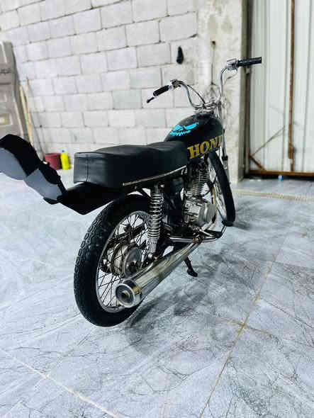 سلام عليكم
دراجه يراني محرك نامه شلامجه شاصي نامه 
دراجه ما عوزه برقي 
أدوات كفاله من السرقه 
الموقع ام قصر
السعر 450 وبيه مجال بصيط 
الاستفسار 
***********
