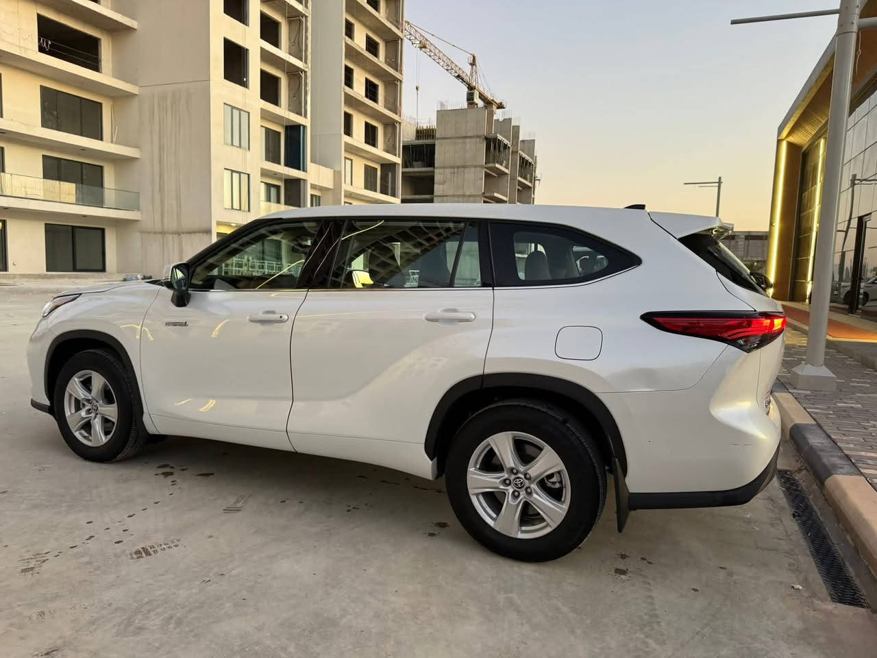 هايلندر 22 وكاله جيهان مواصفات خليجي هايبرد 
مري شفط 
كشن كهربائي 
دخول ذكي 
تدفئه كشن
ومواصفات اخرى .
رقم اربيل باسمي
هزه 2027
سنويه 2028
فول كلين ما بيها رصعه 
مكان السياره كركوك
السعر 300 $
***********
