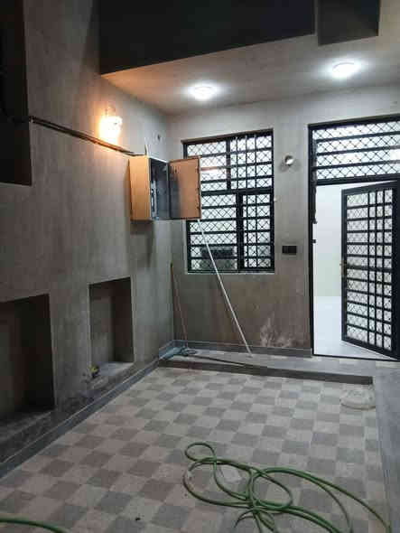 السلام عليكم 
يتوفر دور للبيع عدد اثنان متجاورات  طابو زراعي سند 25كل دار مساحته 150م طابقين الطابق الأول يحتوي على غرفة نوم واحدة وصالة واستقبال ومطبخ ومجموعه صحيه داخليه وخارجيه والطابق الثاني يحتوي على غرفتين نوم وصالة وحمام موقعه في المسيب خلف حي المصطفى قطع حجية نوفه السعر المطلوب للبيع 115 مليون لكل دار قابل للتفاوض للأستفسار الأتصال برقم *********** او مراسلة الصفحة علما البناء جديد فول مواصفات
