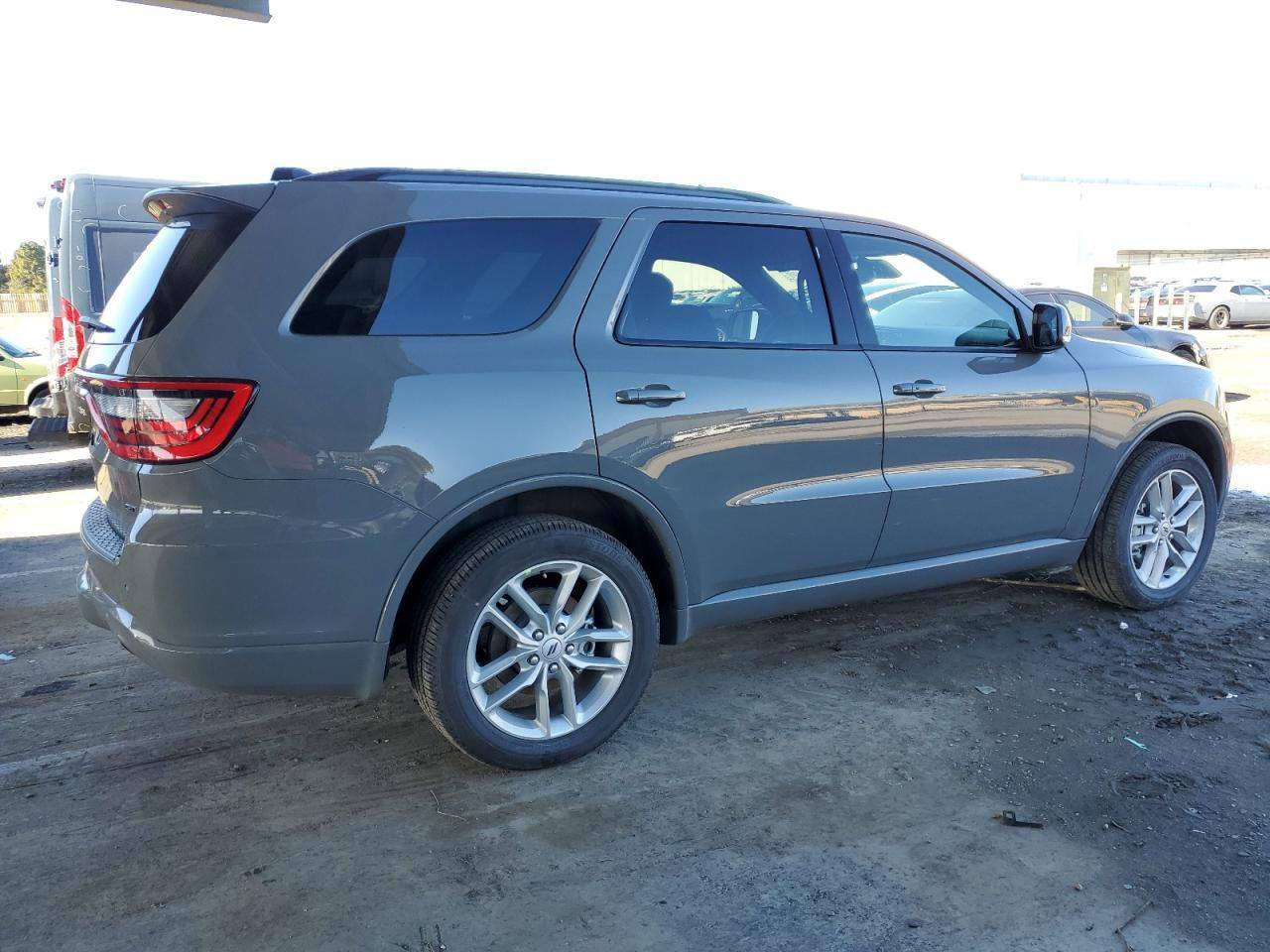 سلام عليكم ورحمت الله
دوج دورنكو للبيع 
موديل 2025
فئة GT
فول مواصفات 1/1
لون سمنتي 
بدون حادث 
المسافه المقطوعه 6000ميل
رقم قادسيه شهداء
كلين كفاله عامه 
تواصل ***********
