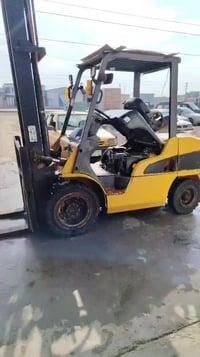 للبيع رافعه كتر 2005 3طن جب عالي حركتين   07831463774  07519792272