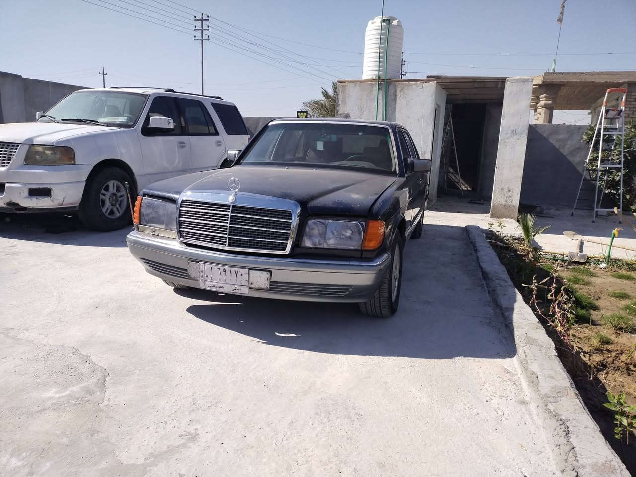 السلام عليكم
للبيع او مراوس 
مارسدس رئاسي 
مكينة كير ياباني ففتي كلش نضيفات 
شرط شلعه و معدل 
صدر امامي خلفي جديد 
تخم تايرات جديد 
باتري جديد 
قواعد الدبل بلاد 
ما بيها خياسات 
السيارة حلوه و نضيفه 
التبريد نقصه راديتر فقط 
بيها مكانات صبغ للجماليه 
شاشة كار بلي 
رقم ديالى مشروع وطني 
سنويه ما صاقطه
مكان السيارة بغداد 
***********
***********
