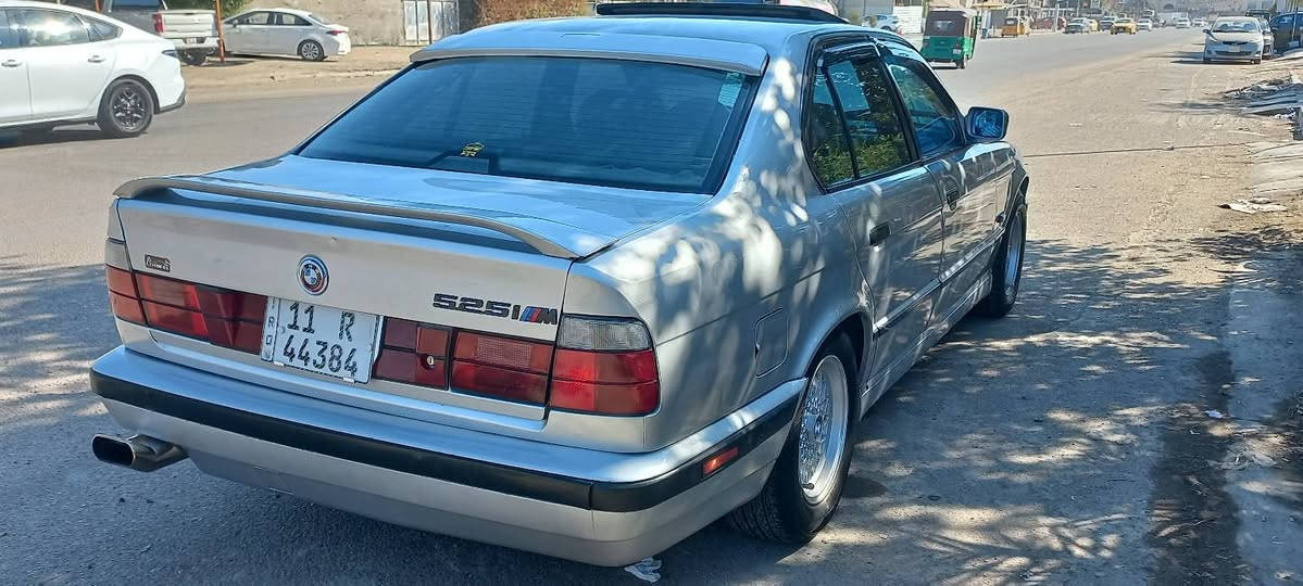 السلام عليكم ورحمة الله وبركاتة
للبيع  مال جنايه  جديده وكلشي حلوه 
 محرك وكير وتبريد وصدر أمامي وخلفي وتبريد وكهربائيات مكفولات  بشرط مسكر كير عادي  السياره مملعوب بيهة بدون معجون  موديل ٩٢ بسمي تحويل مباشر  تخم تاير وباتري جدد سلايت  سبايدر جنطه شفقه خلفيه بيها تراي كلش حلو  وناعمه  ٤ جامات كهرباء  تبريد قطعتين  لايت زنون  بلاجكتورات زنون ارفيو جديد  منضومت مي جديده  منضمت بانزين جديده دينار متصرف عليها السعر ٧٠ حته دهن جديد  متعجبك السيارة او السعر ربي يحفظكم السوك كلشي بي العنوان بغداد *********** بي واتساب
