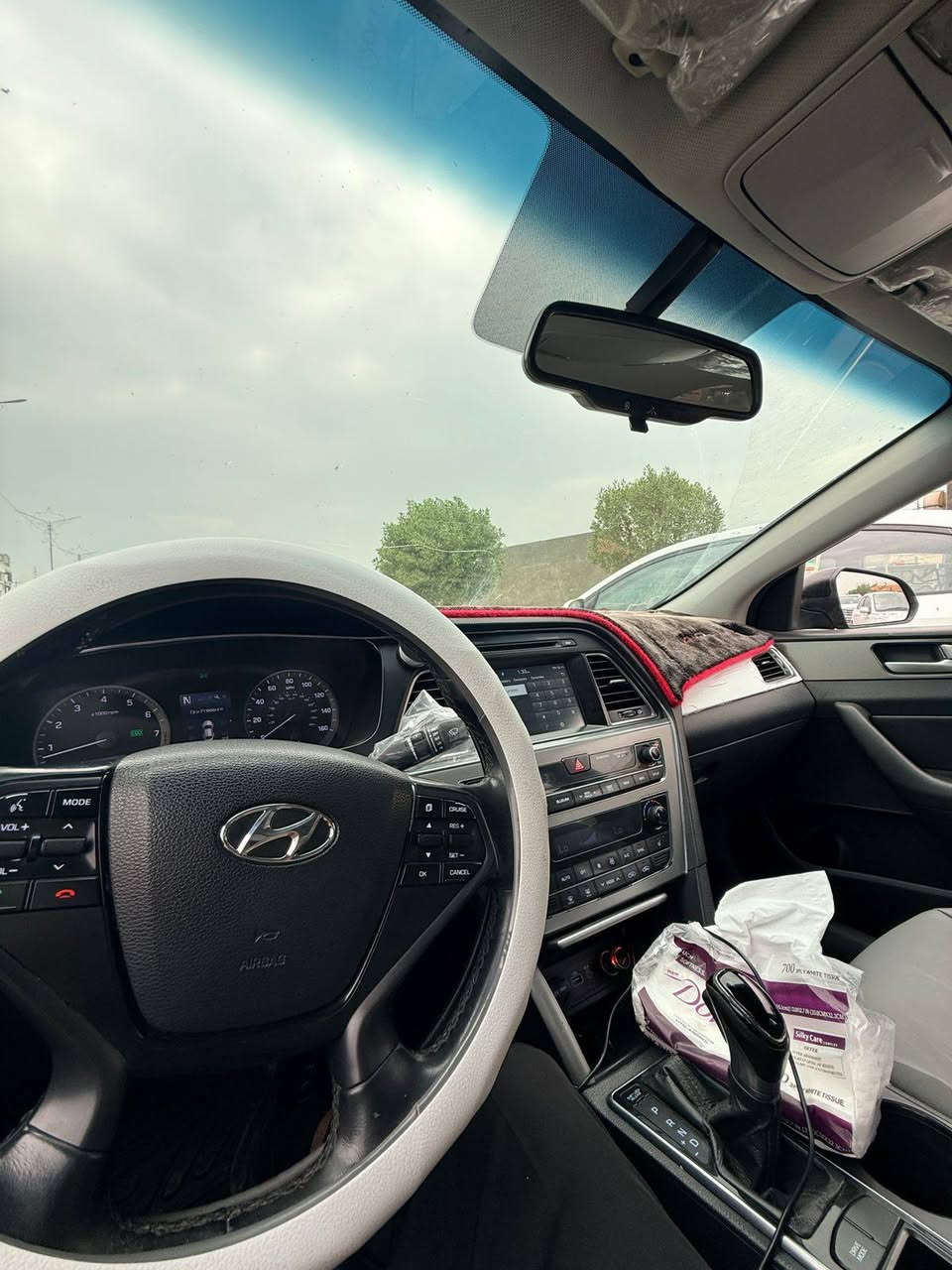 سوناتا سبورت ٢٠١٦ 
اللون اسود ملكي 
وارد امريكي 
ماشية 140 mi
كشنات جلد 
كشنات تدفئة تبريد 
تحكم ستيرن 
تبريد قطعتين 
نظام ايكو + سبورت + نورمال 
شاشة 
تشغيل بصمة 
كير ومحرك مكفول ما مفتوح برغي 
السيارة بيها بارد فقط موضح بالصورة اسفل قبق البانزين 
تخم تاير جديد 
السيارة ما ناقصة اي شي

مداور ثاني يوم
تواصل.اتصال فقط 
***********
