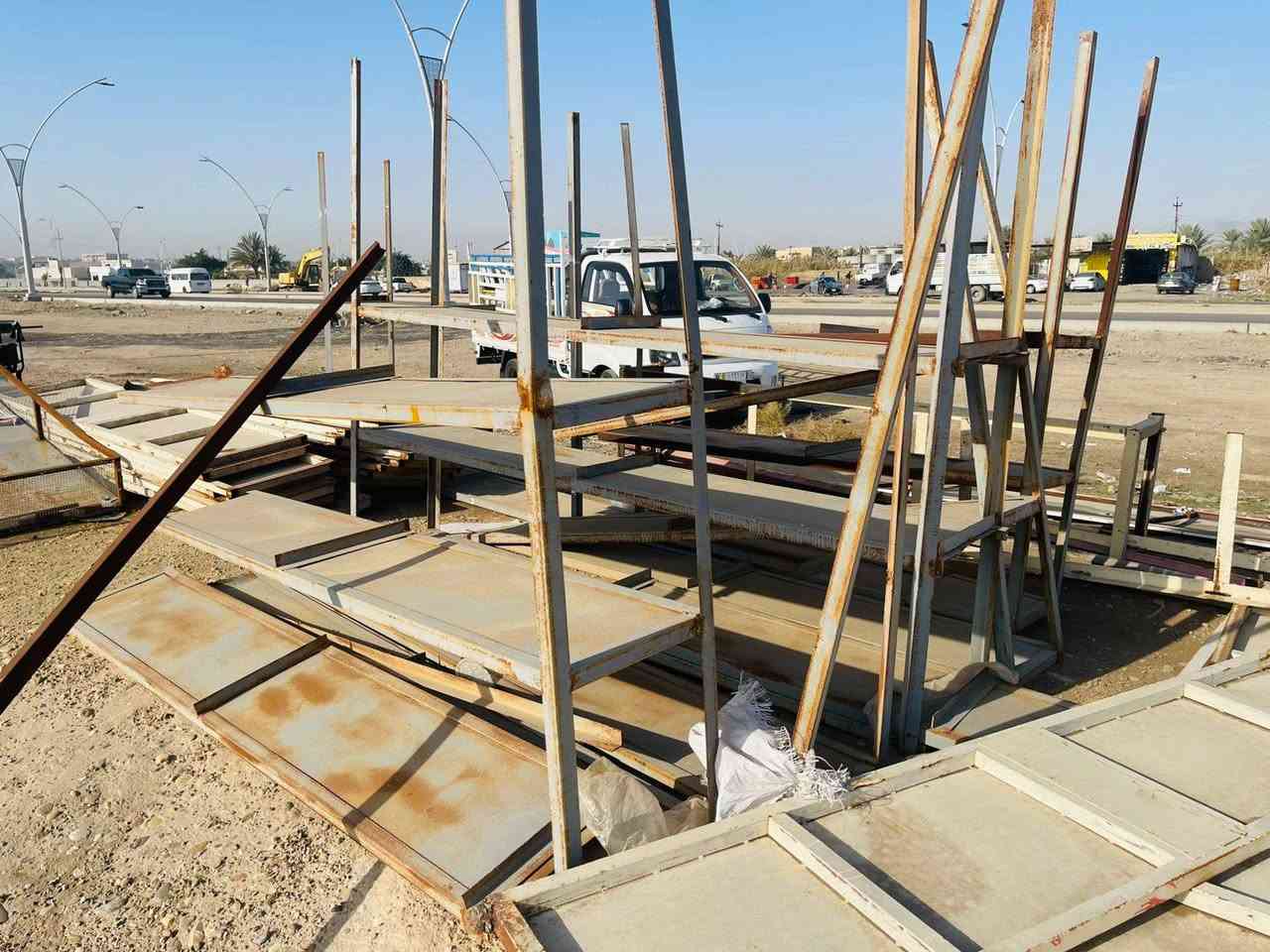 السلام عليكم ورحمة الله وبركاته

 يوجد أرفوف حديد كانت متصل وكصيناها

رفوف حديد ثقيل العدد ٦ رفوف السعر ٣٥٠ وبيها مجال
مستعمل شي قليل 
المكان قرب مدخل جسر تكريت

الاتصال والاستفسار متواجد ***********
نفس ما موضح بصوره 
.
