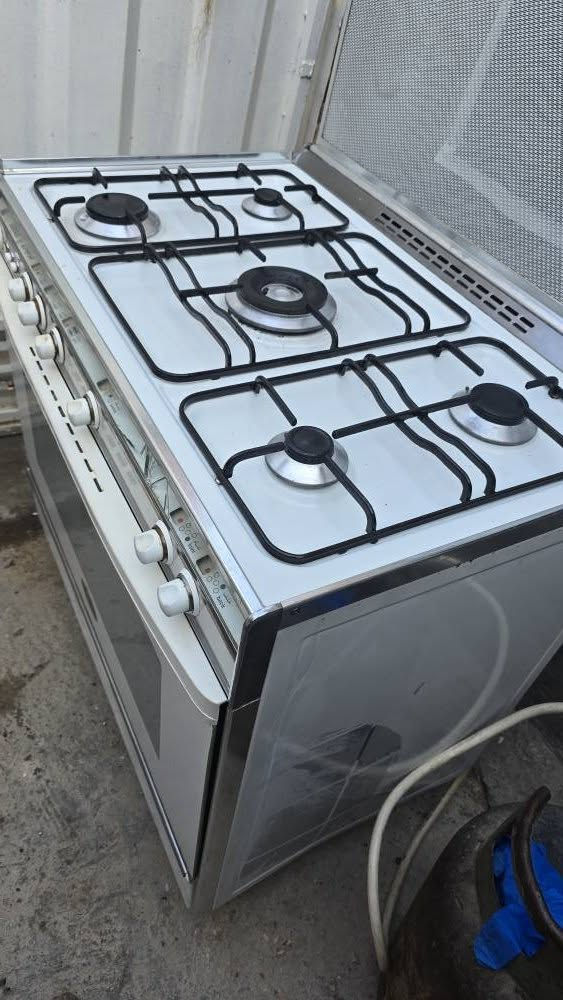 من رخصه الأدمن طباخ كريازي مصري لون ابيض استعمال موسم واحد شرط النار سعره ٣٠٠الف الشراي يتصل *********** *********** كربلاء, العراق
