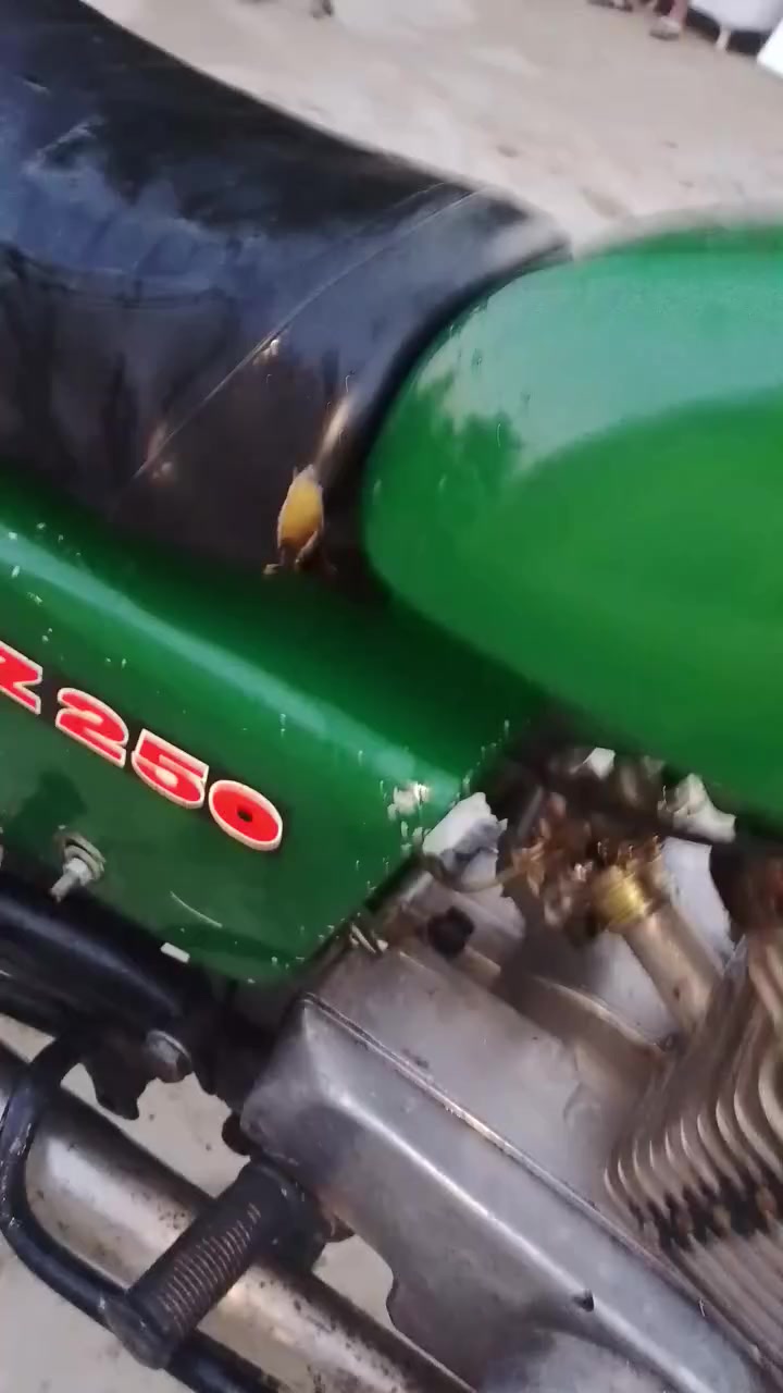 السلام عليكم MZ للبيع سعر 1500 وبيها مجال بدون قصه اربعه محرك نظيف شاصيها نظيف كهربي شغالات تايرات توني شاتن ما ناقصها شي هذا رقمي *********** عنواني الكوت واسط
