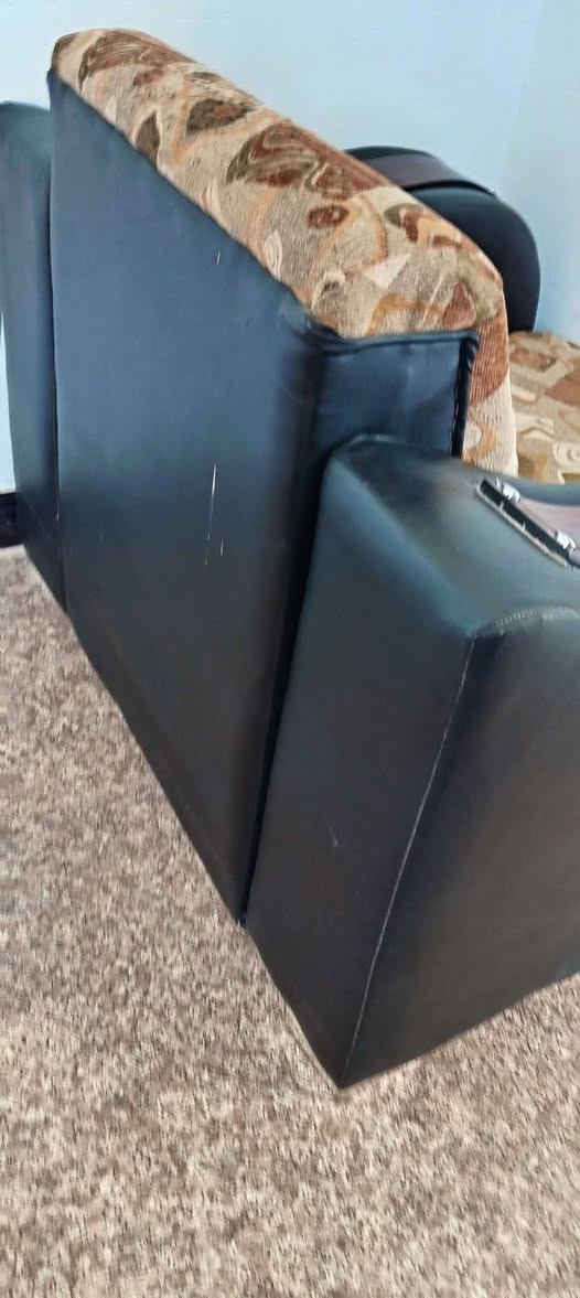 اغراض بيت كلمن وسعره سبب نقل مكان اخر مكاني محاويل ناحية الإمام
ملحقات غرفه صاج خشب كلمن وسعره
ديوان ب ١٧٥ وبي مجااااال 
 تخم اخو الجديد  نضيف كلش شغل عراقي تفصال قنفات ٢ كبار - وحده وصطيه -٢ كراسي  ٣٠٠ب وبي مجااااال
***********
