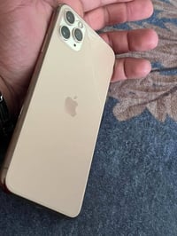iPhone 11 Pro ‏الجهاز كلش نظيف ‏فقط بفطر بالظهر  سعره ٢٢٥ 07731064888