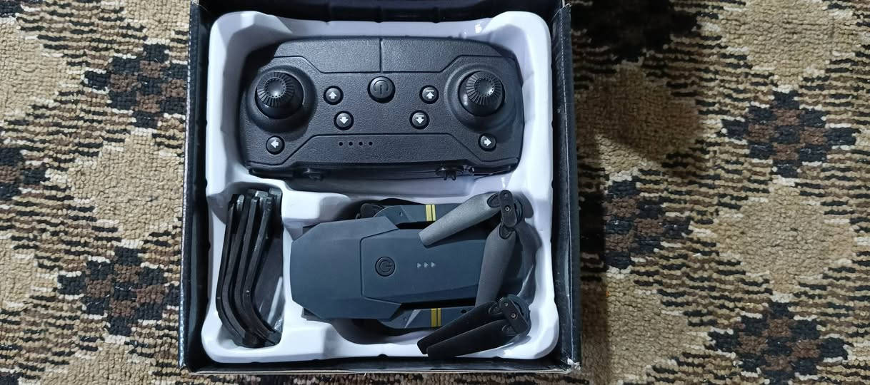 طاعرة درون سعر قيمها وخذ طيارة تشتغل جانت وطير بس رايد الهة صيانة الريموت الواير بي كطع  مجرد توديهة أبو صيانة يكملة ما تكلفك كلش عذا تريد تكلفك الفين دينار هيج وأذ عكو واحد يعرف بل صيانة يراسلني
الطب حجز رقم ***********متوفر واتساب فقط
