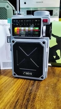 الراديو المدرع R11 • جديد بالعلبه • شحن شمسي