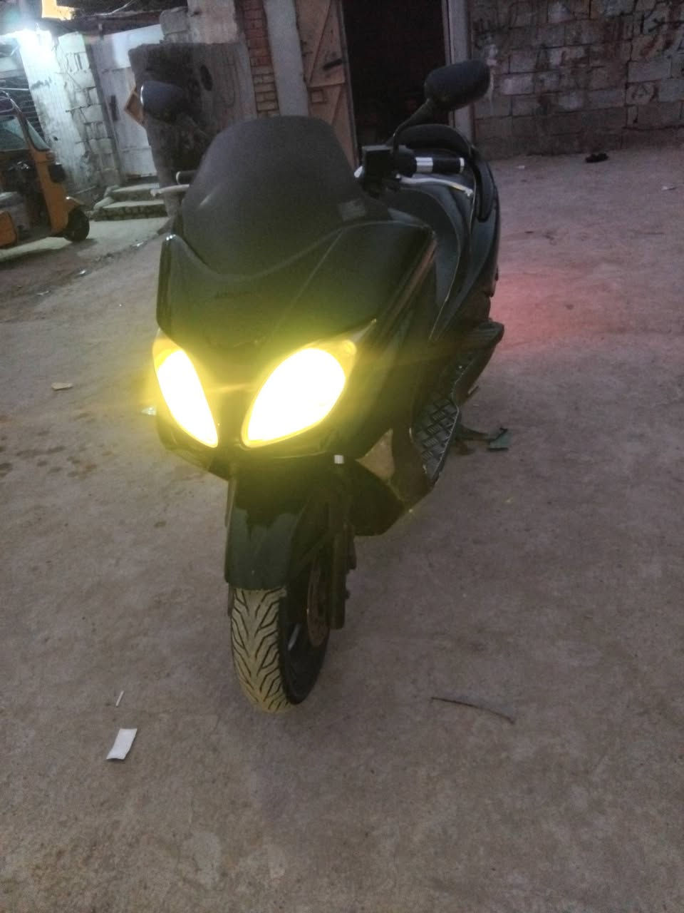 السلام عليكم دراجة فورزة للبيع صفر 8
حلوة وجاهزة كهربائيات جاهزة بس الكشن يرادلة دوشمة شلعة ومعدل وين ميعجبك السعر 850وبيهة مجال بسيط او مراوس بدراجة وفرق العنوان بعقوبة حي المعلمين قرب جامع الشهيد وضاح للاستفسار على الرقم ***********
