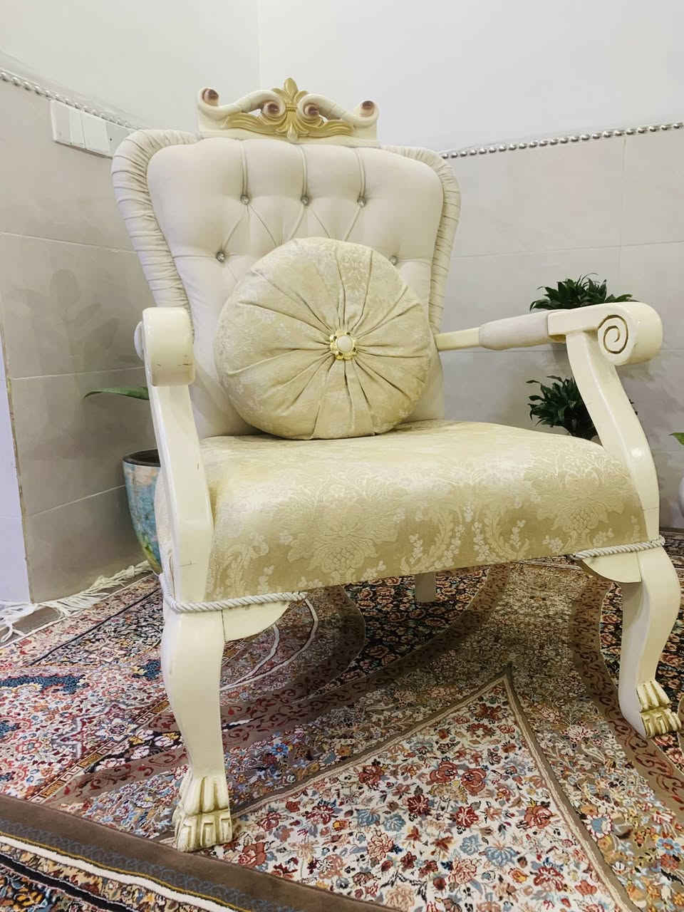 هـــەیــتــە لـــەمە؟ نە بەخــوا نیــتــە لــەمە😄😒
شتـــی لـــۆک و تـــایبەت نەبێ لای مــن پۆســت نــاکرێ👊🏻
تـــاقمێکـــــ ئـــەوەنە لــــۆکە ئـــــاو لــە چــاو دەرەکـا🥹
تـــــورکـــی تـــورکــی🐆👌😬
١٥ گڵـــای پێـدراوە ٣ سـاڵ پێش ێــستــا🧐
یــەک عەیب و وە بەلــاش بیوە🙄
چۆن سەنـدراوە ئــاوا ماوەتەوە🪭
سعـــری ێستـــای ٥٥٠ هەزارە 
قابیـــل  ماڵی پـــاکو پرچـــە😏📦
یسفەنجی ١٤ سانتیم🔗😙 
١٠ نــەفەریــە🤩یــەک تەپـــڵۆکی نــاوەڕاستی لە گەڵە😶‍🌫️
رەحـــمەتت لێبێت  مەڵی بــۆم دانێ دێم بۆ سەیــری🫤
ماڵ بــۆ یــەک نـــەفەر دانـــانــەم🫨
وەکـــو وتـم وەکو ڕەســـمەکــــان جــوان نەبـــوو  وە هەدیە باریکەو بیوە  🫥
***********
