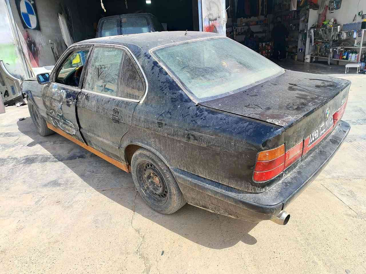 بیئێم بۆفرۆشتن1994سەنەوی جنوب کارتۆنیە مەکینە520فول فول تەنها گێڕی عادیە مەکینەو گێڕی لۆکە بەنیو سلف هەڵدەبێت تەنها بۆیاخی ناشرینە پێشو دوای قرچیشی پێوەنیە سەقفو شانی بەشەرت تەنها ئەوپارەچانەی ناشرین بوو گۆڕیومانەو بۆیاخ نەکراوە ئاوها لێخوڕە بۆ کەلار کێشەی نیە هەموگیانی ئیشەکات بەس بێ خزمەتا تاقمپێو دوای تازەیە سعری کۆتای بێ معامەلە 14هەزار کەمی نیە هەموشتم نوسیوە مشتەری نیت چاتیش مەنێرە پارەی کەریم کابانێکە ***********کۆڕک***********
