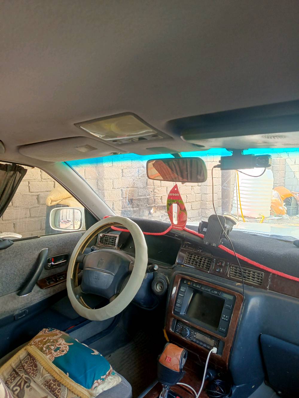 كراون راس الثور فلات موديل 1996 رقم دولي بصره باسمي شرط التحويل مكفوله من الكص والنقل والوصوليات كرستال اصل الايت ابو عيون سنتر لوك جاهزه كير محرك كهربائيات بيها معجون باب خلف السائق العنوان البصرة قضاء الدير السعر 95 وبيها مجال بسيط 
