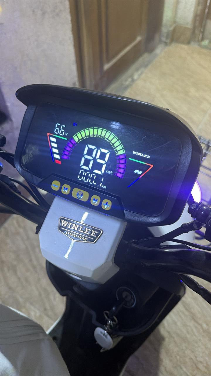 سلام وعليكم R9للبيع. 32أمبير مديل2026 توه مطلعها من ألوكيل وصلها موجود سبب لبيع محتاج فلوسها بطاريات ع فحص. شاشه ذكيه
كهربائيات كلها شغاله 
نضام ال N
نضام ال R
سماعه بلوتوث 
تايرات جدد 
اشاير 
رباعيه
سكنات زرك 
حساسات حمر رماش 
هورن مابيه اي نقص    سعرها 500وبيها مجال لا تراسلني وتكسر مكاني بصره قبله ***********
