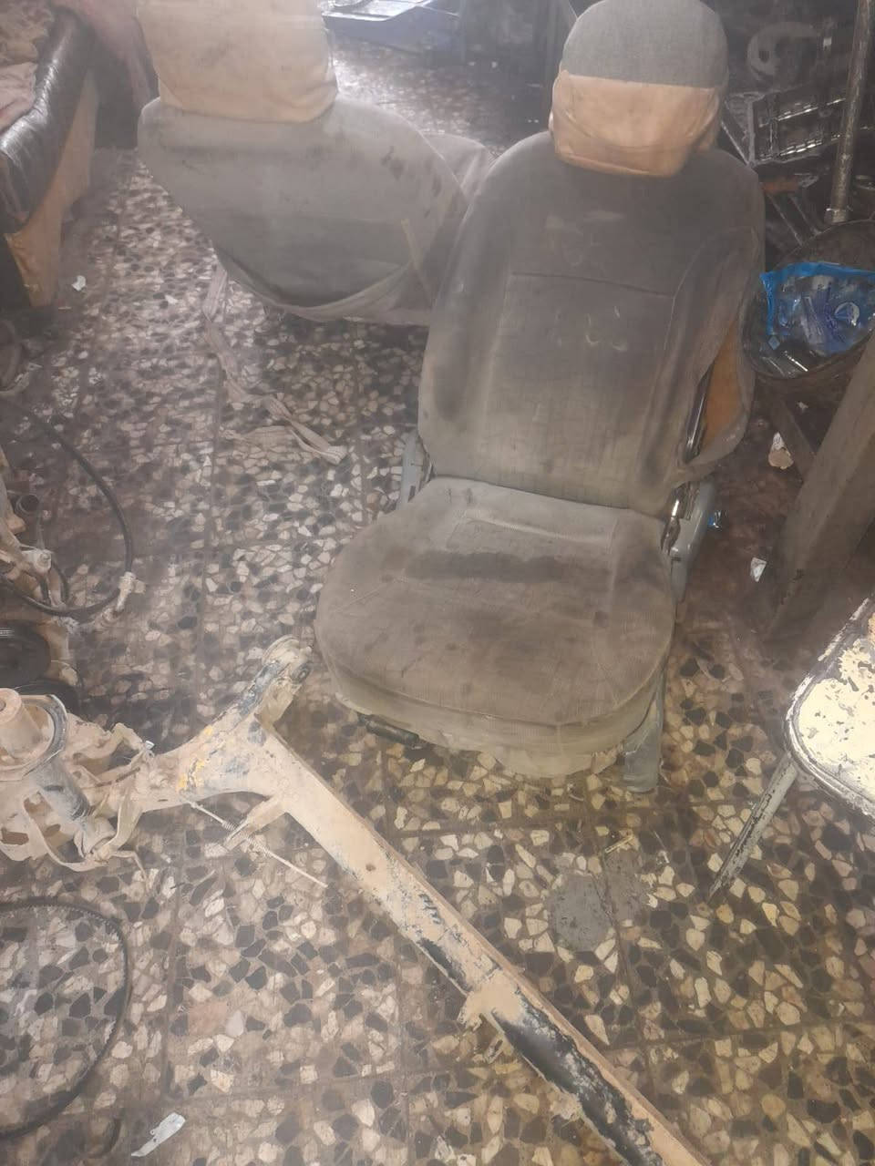 ***********
