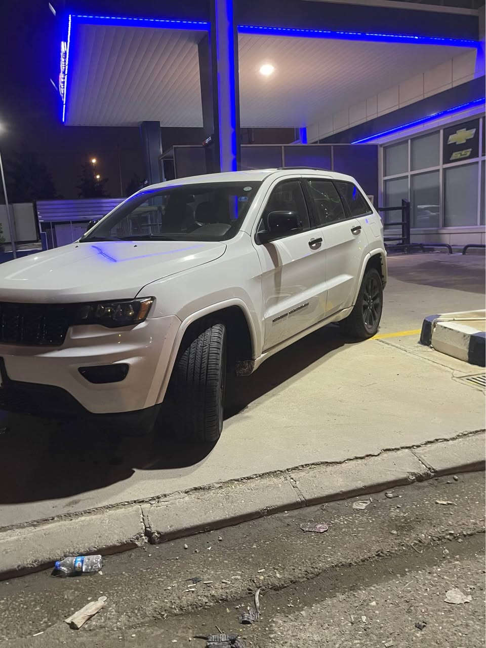 سلام عليكم 
Jeep laredo 2021 
ماشيه ٩٩ الف كيلو متر 
الكير والمحرك والصدر والكهربائيات والتحويل كله بشرط 
بيه ٦ قطع اني ابيعلك حزام 
مواصفات الاريدو معروفه 
تحكم ستيرن 
كروز سرعه 
جنطه كهرباء 
شاشة جبيره 
تشغيل عن بعد 
السياره دبل بصمه 
رقم اربيل ومكانه اربيل 
السعر ٢٠٥ وبيه مجال بسيط
***********
*1C4RJEAG5MC860882* رقم الشاصي أربيل, العراق
