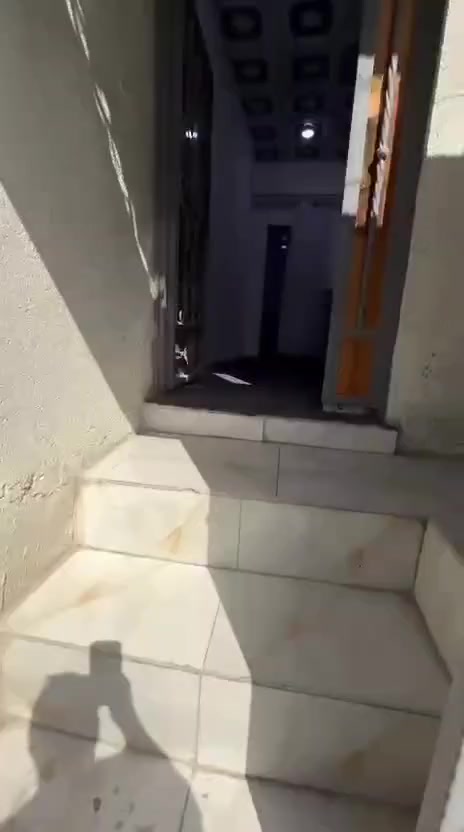 سلام عليكم مشتمل  ارضي حي الجامعة شارع مستشفى الطفل شبهه  مؤثث إيجار  غرفتين وصاله ومطبخ وصحيات ومخزن ومنور ثلاث سبالت كاونتر مطبخ بردات طباخ مراوح اناره فراش ارضيه تانكي كيزر ماطور مغسله ب 650 مجال قليل ***********
