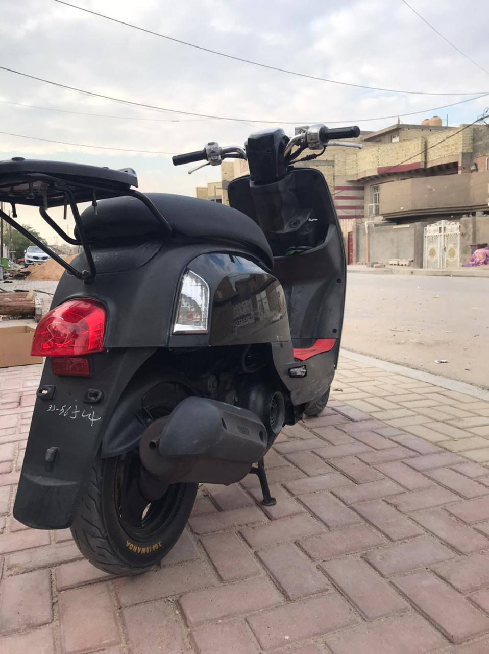 السلام عليكم دراجه بوليس للبيع دراجه خير من الله كابريتر اصلي سلف اصلي كفرات ختم واحد مكينه ما مفتوحه جيب فيتر وافحص من كلشي دراجه كلش ناعمه دراجه صارله شهر ونص من نازله مكاني مدينه الصدر السعر 800 رقم***********
