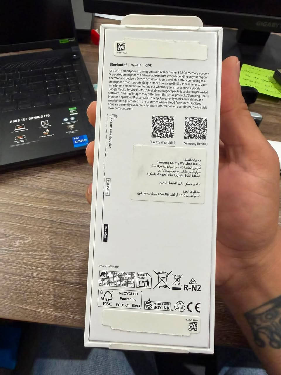Samsung Galaxy Watch8 Classic
🔹 الاتصال: Bluetooth + Wi-Fi + GPS
🔹 الحالة: جديدة فقط فتح باكيت
🔹 المقاس: 46 مم
🔹 اللون: فضي مع سوار أسود

* شاشة Super AMOLED عالية الدقة بقياس 1.34 بوصة.
* زجاج Sapphire Crystal المقاوم للخدوش.
* إطار دوّار (Rotating Bezel) للتنقل بسهولة.
* هيكل من الستانلس ستيل بتصميم كلاسيكي فاخر.
* معالج Exynos W1000 السريع.
* ذاكرة 2GB RAM وسعة تخزين 64GB.
* بطارية 445mAh تدوم حتى حوالي 40 ساعة حسب الاستخدام.
* مقاومة للماء 5ATM ومعيار IP68.
* تدعم Bluetooth 5.3، Wi-Fi، GPS، NFC.
* قياس نبض القلب، تخطيط القلب (ECG)، قياس نسبة الأكسجين، تحليل النوم، قياس تكوين الجسم (Body Composition)، وتتبع الرياضة بأوضاع متعددة.
* تعمل بنظام Wear OS وتدعم تطبيقات Google مثل الخرائط والمساعد الصوتي والدفع الإلكتروني (حسب البلد والبنك).
*********** للتواصل

