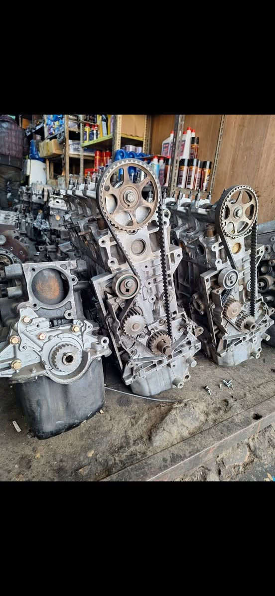 السلام عليكم 
من رخصة الكروب 
يوجد محركات سمند نص محرك و محرك كامل 
يوجد فتح وشد و تجفيت 
العنوان الطالبية فلكة ٨٣ مقابل دائرة الكهرباء 
محلات الكوثر 
 هاتف  ***********
