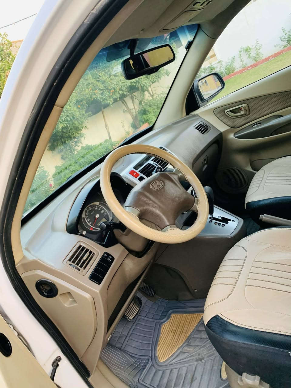 توسان 2009 خليجي مكينه 2000 دوش فتحه في السقف شاشه كامرھ خلفية صدر جديد تخم تاير جديد بيھا بنيد مبدل اصلي وقبق الصندوق بي صبغ  سيارة بدون شخوط السعر 108 بيھا مجال بسيط مكاني بغداد حي الجھاد المكاسب للاستفسار ***********
