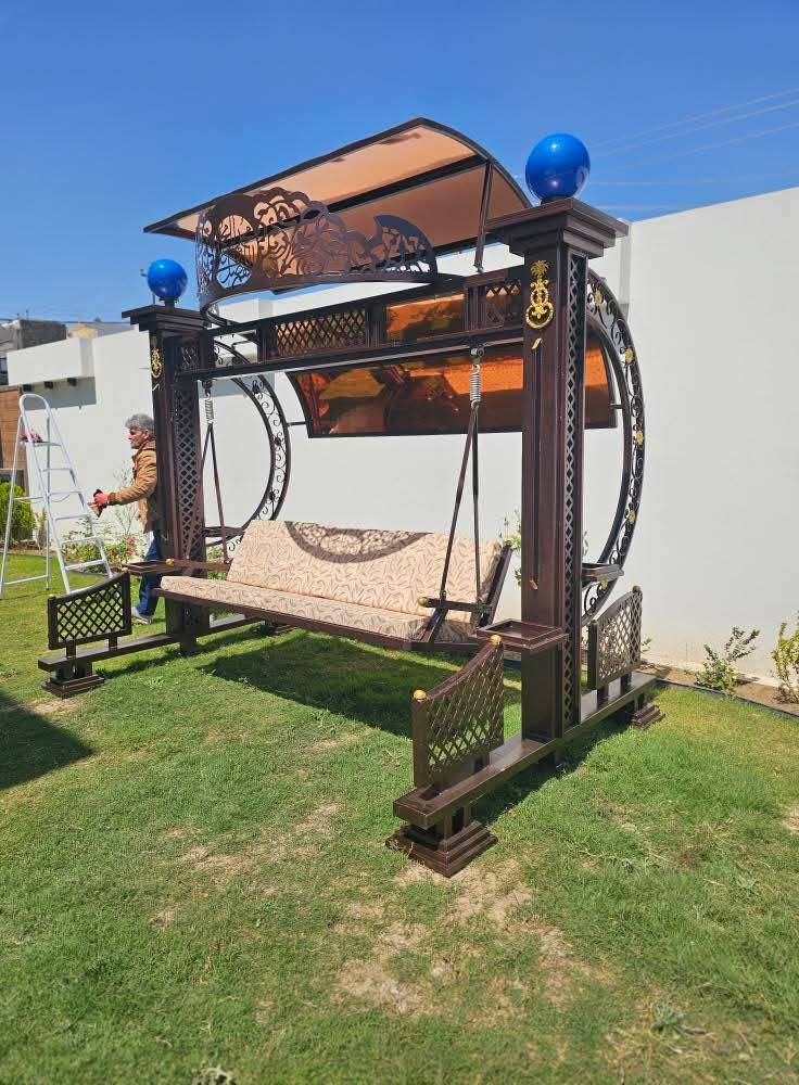 اخوكم ابو فهد الحداد لعمل كافة البواب والشبابيك والسقايف والمرجيح العنوان موصل صناعه الكرامه الجانب الايسر قرب مدخل حي الوليد ***********
