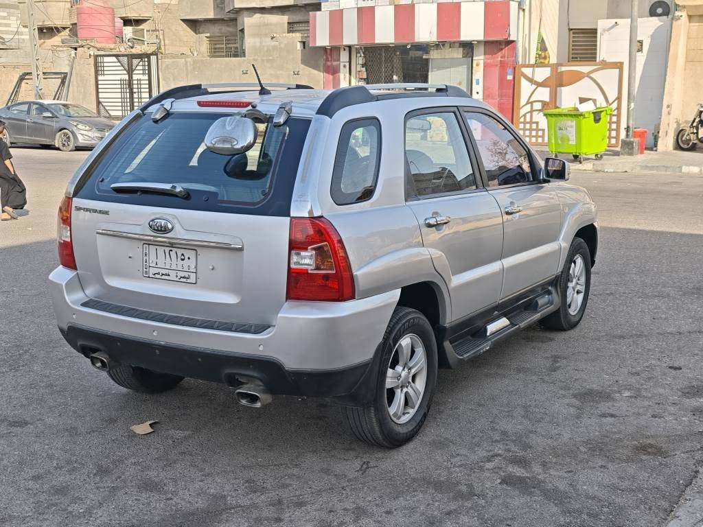 كيا سبورتج 2009 وارد كوري محرك 4 السعر 85.       ***********
بيهه قطعتين صبق والباقي مكفول حداده تخم تاير 
تبريد جاهزه من كلشي رقم بصره تحويل مباشر 
عنواني البصره البصرة, العراق
