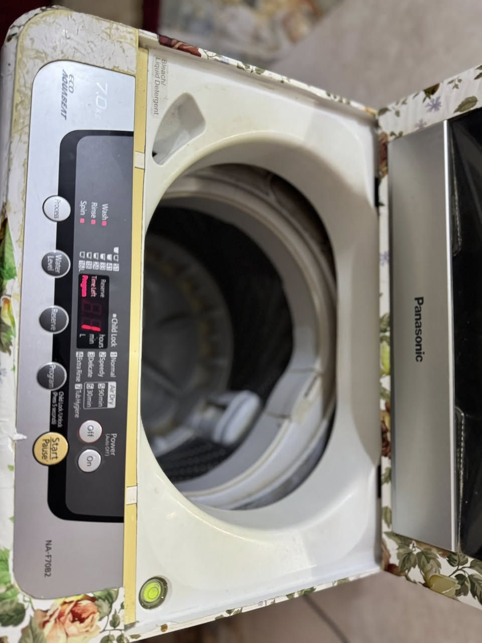 غسالة باناسونيك (Panasonic) 7 كيلو أصلية - بحالة ممتازة للبيع
تفاصيل الإعلان:
للبيع غسالة باناسونيك 7 كيلو (تايلندي أصلي)، الغسالة نظيفة جداً وشغالة 100% وبدون أي مشاكل.
• الموديل: Panasonic Eco Aquabeat
• السعة: 7 كيلو (حوض واسع وقوي).
• المميزات:
• نظام Eco Aquabeat لغسل قوي وموفر للماء.
• برامج غسل متعددة (سريع، ناعم، عادي).
• خاصية Air Dry للتنشيف السريع بالهواء.
• تحكم كامل باللمس وسهلة الاستخدام جداً.
• ملاحظة: الغسالة مغلفة بنايلون (ستيكر) خارجي للحماية من الرطوبة، وبداخلها نظيفة جداً كما موضح بالصور.

السعر: [  100 الف ] (بيها مجال بسيط للشراي الطيب).
المكان: ديالى - الخالص .
للتواصل: مراسلة الخاص


**إذا كنت صاحب هذا الإعلان وتريد حذفه لأي سبب، رجاءا أرسل رسالة إلى الدعم الفني**