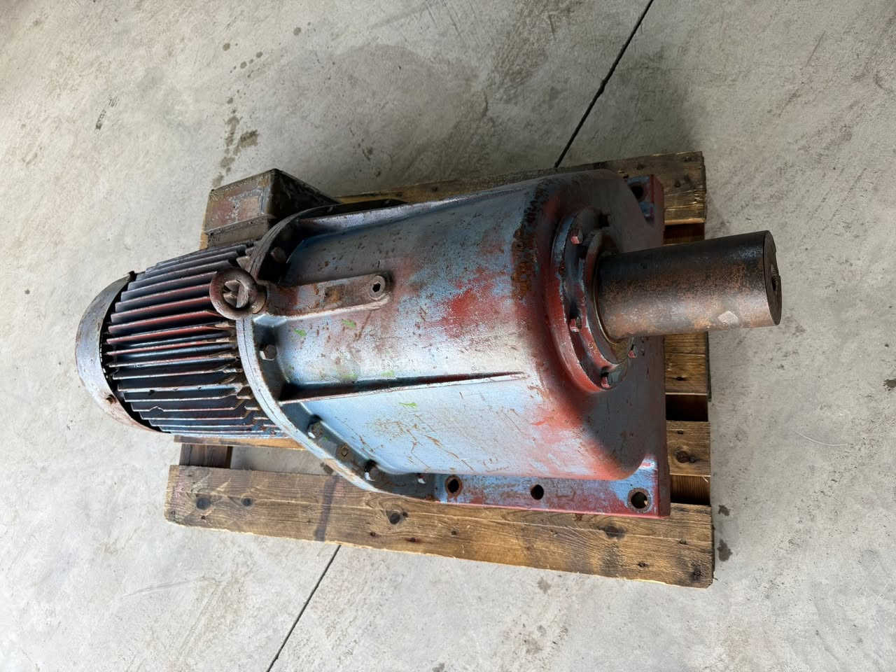 سلام عليكم 

گيربوكس BAUER پاير 30 حصان بلادي heavy duty سرعتين السريعه (18) RPM و البطيئة (3) RPM قياس الشفت 105 ملم

-للتواصل عبر الخاص او الواتساب : ***********
 -العنوان: كركوك – المنطقة الصناعية فرع محطة الشهيد او ببسي تاج

📍تتوفر خدمة توصيل الى جميع المحافظات
