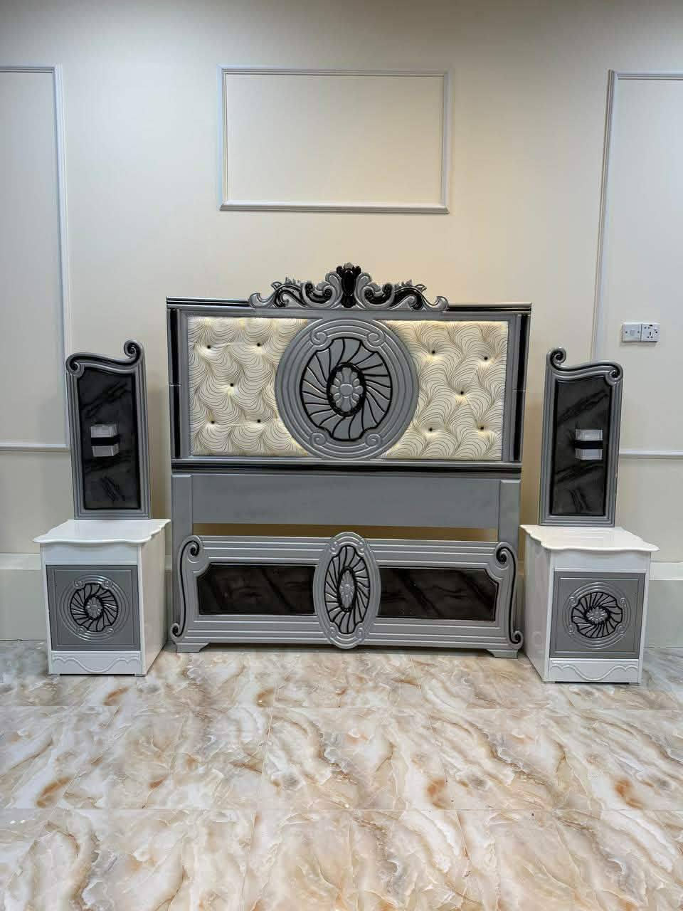 غرفة اخشاب  بسعر مليون  

⚜️تفاصيل الغرفة ....⚜️

صاج خارج ٤ملم ام دي اف 🪭
وداخل معاكس ٣ملم 
صبغ مرمري درجة اولى 

عدد القطع  ٧ قطع 
1 //جرباية  قياس  ١٦٠ × ٢٠٠ 
//ميز جانبي ايسر قياس ٥٠
2// وميز  جانبي  قياس ٥٠
3// زاوية ارتفاع مترين عرض ٨٠
4// وميز بلازمه  
5//وميز مراية ارتفاع مترين عرض ١٢٠
6// وكنتور ٦ باب  ارتفاع مترين و١٥ طول ٣ متر و١٥

القطعه الثامنة حسب الطلب شازلون
سعرها ٥٠ الف ❤️
طابوريه ١٥ ❤️

(توصيل مجاني مركز بغداد )
التوصيل يشمل الشد مجاني 🔥
(اطراف ٥٠)
باقي المحافضات حسب البعد


**إذا كنت صاحب هذا الإعلان وتريد حذفه لأي سبب، رجاءا أرسل رسالة إلى الدعم الفني**