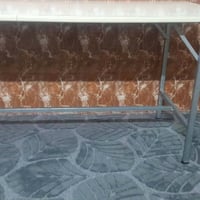 ميز فصال • طاولة