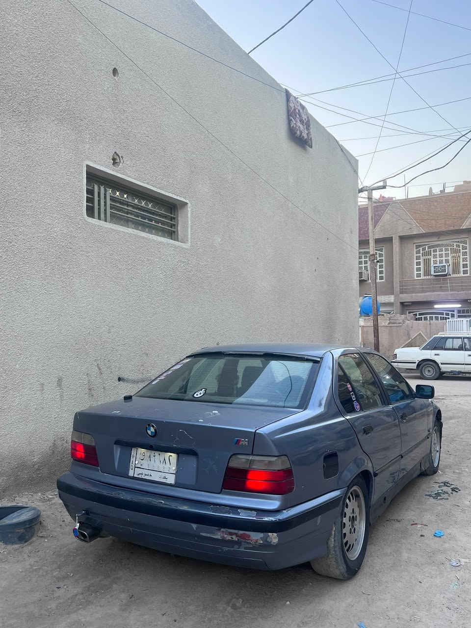 السلام عليكم
BMW (e36) 
مكينه 28 جديده
كير عادي جديد(فقط هاڤ بل كلج خفيف)
صدر امامي وخلفي جديد
فيت بم جديد 
كهربائياتها كلها شغاله لايت عالي زنون 
غرفتها يرادلها ترتيب دشبولها جديد بطاين زينات 
اكزوز رياضي
تبريد نقصه فقط راديتر تبريد وبنكه كلها شغال
السياره باسمي تحويل ثاني يوم مصفره غرامات 
مكاني بغداد الاامين الثانيه 
السعر (38) وبيها مجال
الرقم ***********
