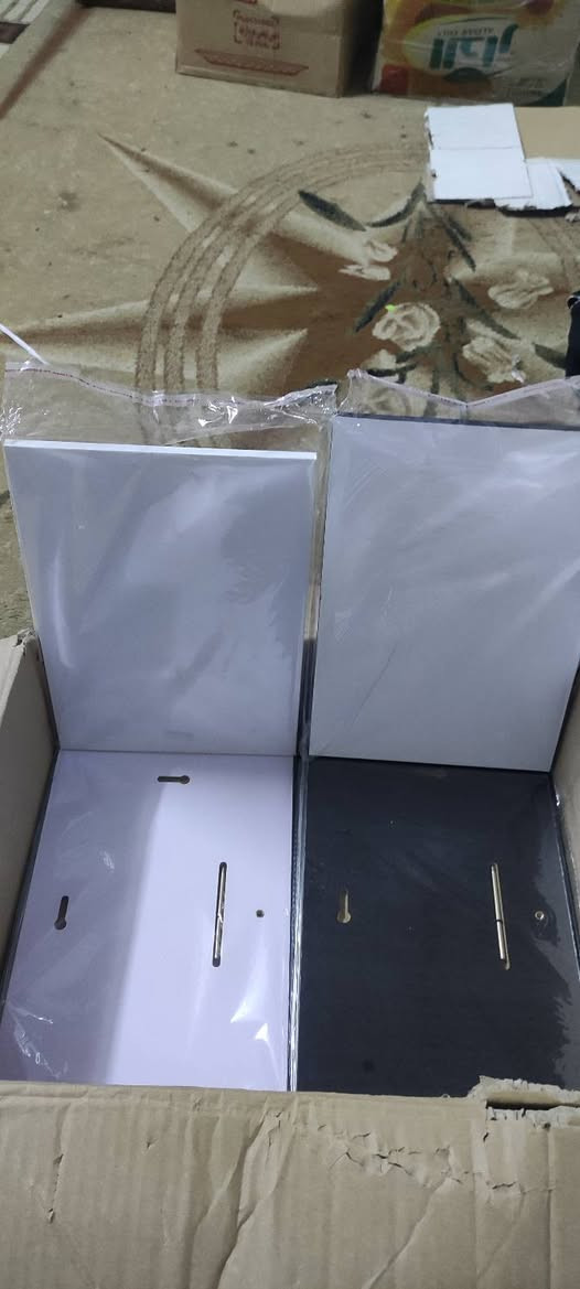 اغراض مكتب استنساخ وتصوير للبيع 
جهاز اكساء يدوي بارد 65 سم
جهاز قطع كرتات 
بوردات خشب لاصق ستاند وتعليق 
لون ابيض واسود حجم A5 و A4
البومات مشكلة كبير وصغير
اطارات LED ضوئي مشكل للصور
قرطاسية مشكل 
تواصل عالرقم *********** او عالخاص
مكاني الموصل
