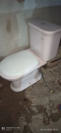 عندي هذه التواليت مغربي انطي في سبيل الله الي يردو يرسلني او يتصل ‏‪07...