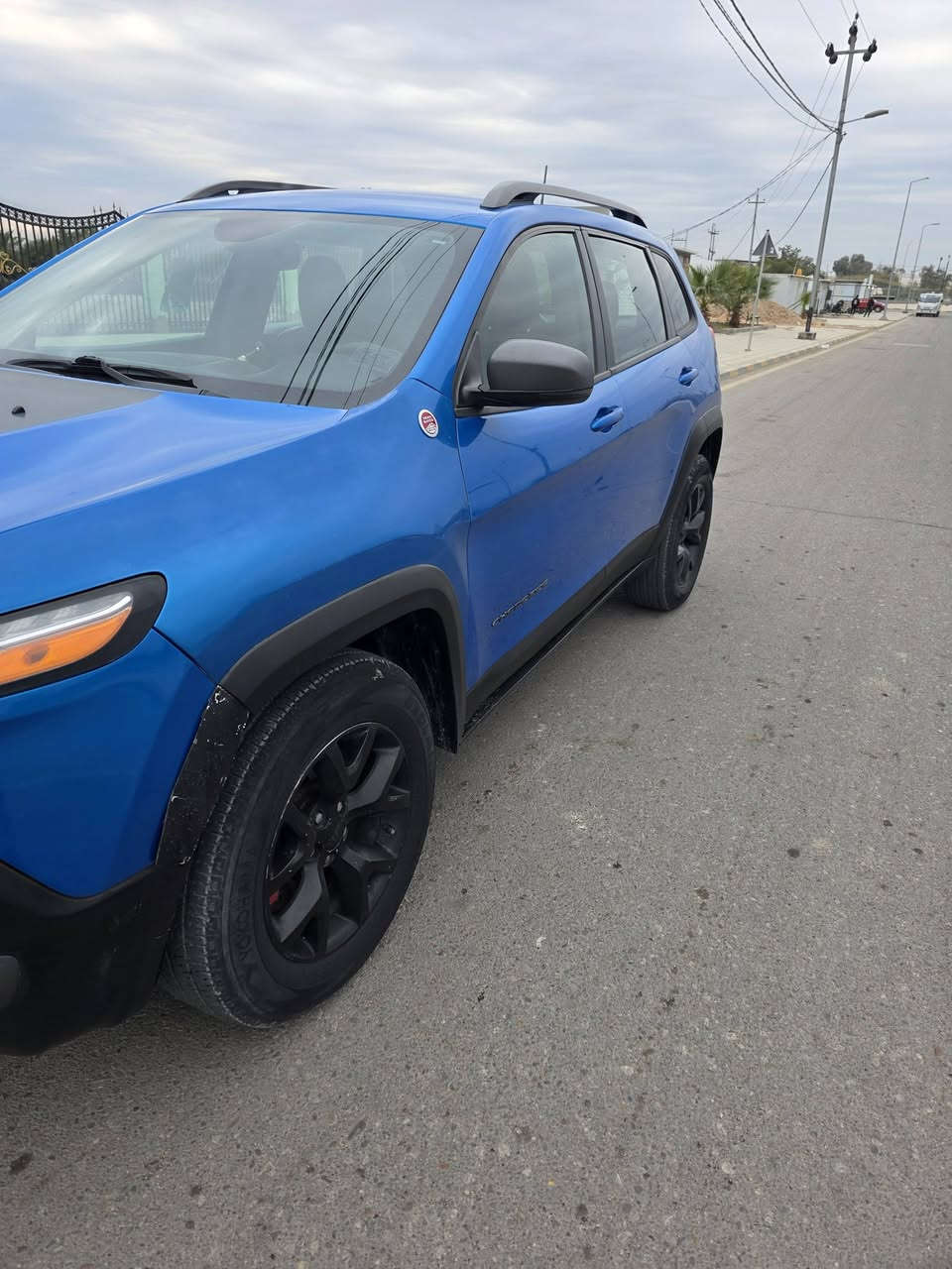 جيب شيروكي بزون
2018 محرك 6V سلندر
ترايل هوك جبلي
معروفه مواصفات الترايل هوك 
سياره جاهزه ما بيهة نقص
مكينه كير مكفولات
حادث خفيف بدون ايرباك 
بدون بجم
صور الحادث بالمنشور
ماشيه 127 الف ميل
رقم ميسان ب اسمي تحويل ثاني يوم 
مكاني العماره 
السعر 140
***********
