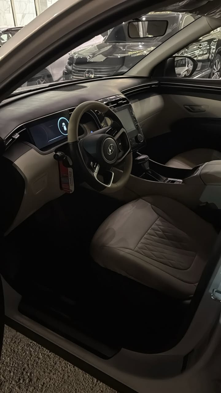 السلام عليكم
توسان خليجي
موديل 2024
فول مواصفات عدا البنراما
كشنات كهرباء
داخل مخمل 
بصمه 
ماشيه 19 الف
السعر22300
مكان بغداد شارع فلسطين
الرقم ‭0772 227 9712‬
