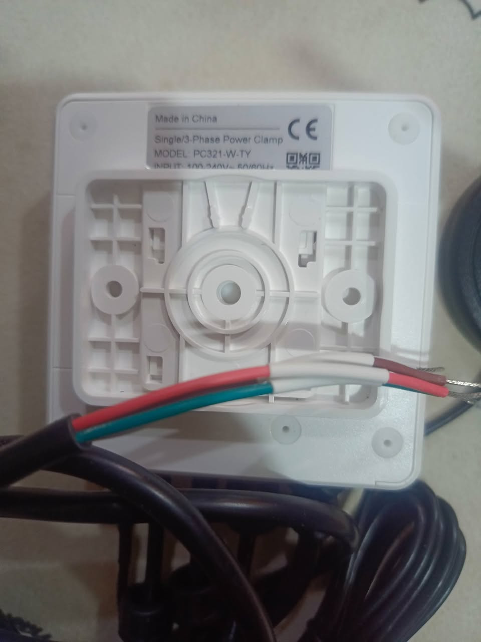 مراقب طاقة ذكي يعمل بتقنية الواي فاي (WiFi Smart Energy Monitor)،يستخدم لقياس ومراقبة استهلاك الكهرباء في المنازل أو المنشآت. يراقب ويقيس استهلاك الكهرباء ويعرض البيانات في الهاتف. يتيح متابعة استهلاك الطاقة لحظياً عبر تطبيق الهاتف المحمول. غالباً ما يدعم الأنظمة أحادية أو ثلاثية المراحل (3-Phase). يأتي مع مستشعرات تيار بمشبك (Clamp Sensors) لتسهيل التركيب دون الحاجة لقطع الأسلاك الكهربائية. يدعم بروتوكولات مثل Tuya أو Smart Life للتحكم الآلي وتخصيص سيناريوهات التشغيل.  
السعر 35  والتوصيل مجاني
@أبرز المعجبين


**إذا كنت صاحب هذا الإعلان وتريد حذفه لأي سبب، رجاءا أرسل رسالة إلى الدعم الفني**