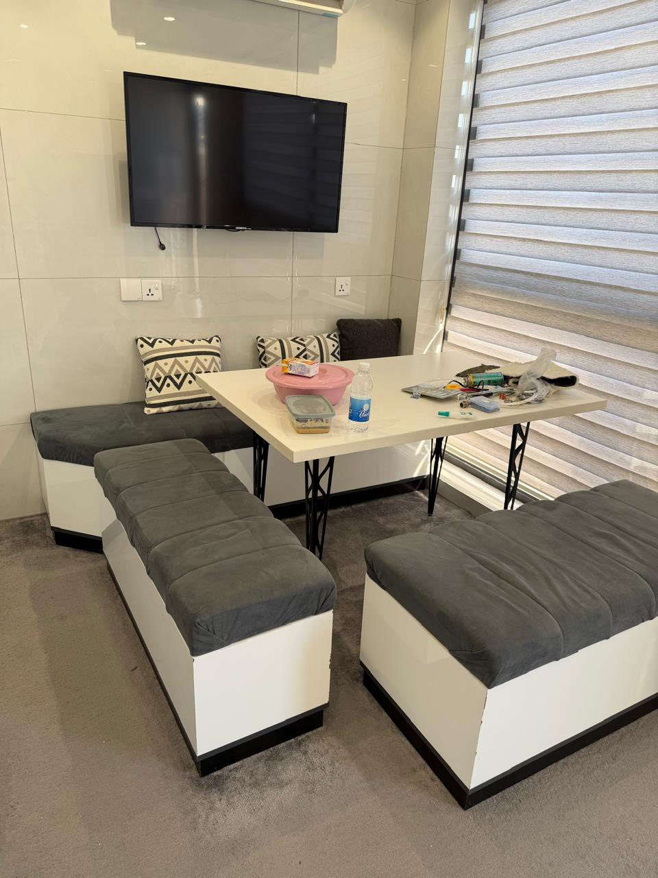 السلام عليكم كاونتر للبيع حي الجهاد او حي الفرات خدمي المطار القنفات الي مع الميز كلها تنفتح وتصير خزن الكاونتر مع القنفات وميز الطعام مليون ٣٠٠ والثلاجة ٨٠٠ جديده والفرن ٥٠


**إذا كنت صاحب هذا الإعلان وتريد حذفه لأي سبب، رجاءا أرسل رسالة إلى الدعم الفني**