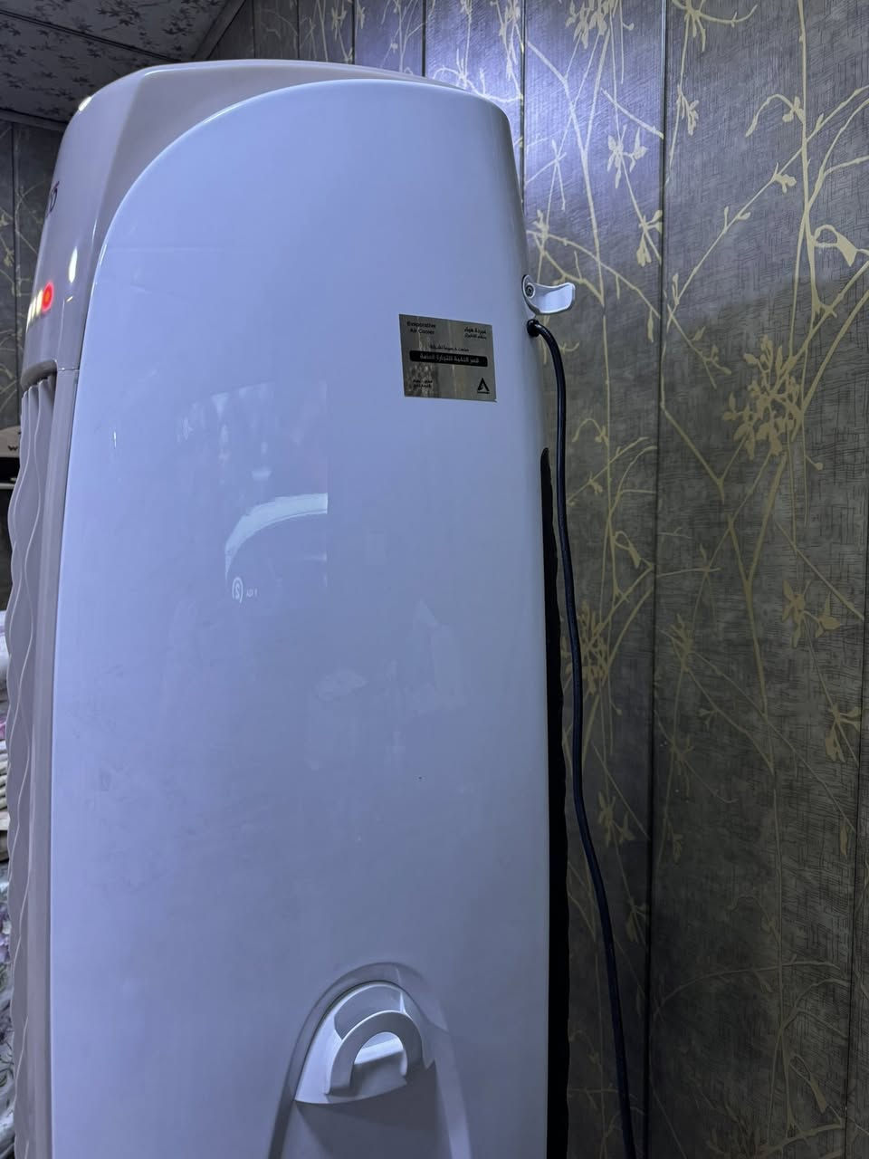 📢 للبيع: مبردة عمودية ذكية من ماركة KENWOOD الأصلية
النوع: إنفيرتر (INVERTER) اقتصادية جداً وموفرة للطاقة. نظام التحكم: لوحة تحكم رقمية تعمل باللمس بالكامل (Touch Screen) سريعة الاستجابة. الحالة: مستعملة بحالة ممتازة جداً وشغالة 100%، نظيفة وشاشتها واضحة (كما في الصور). المميزات: تبريد قوي، موفرة للكهرباء، سهلة التنقل بوجود العجلات السفلية، مظهر عصري وأنيق للغرف والصالونات.

السعر (375)

المنطقة البلديات


**إذا كنت صاحب هذا الإعلان وتريد حذفه لأي سبب، رجاءا أرسل رسالة إلى الدعم الفني**