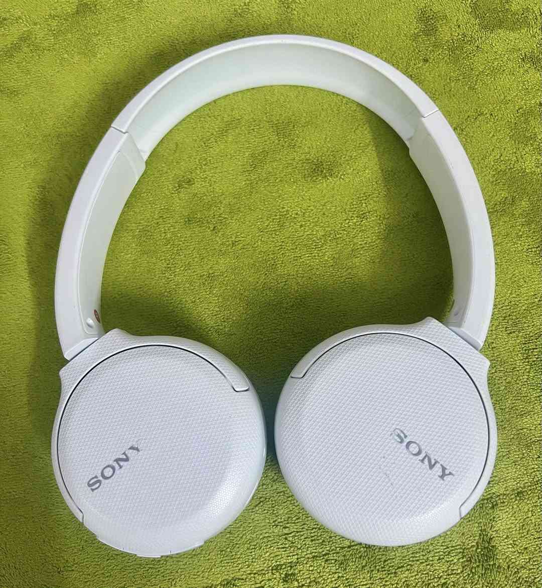 قيم سعرها وبالعافيه 
سماعة سوني طوق ،، التك الايمن متوقف لا يعمل
 فقط الايسر يعمل ،، 
متوفر توصيل لجميع المحافظات


**إذا كنت صاحب هذا الإعلان وتريد حذفه لأي سبب، رجاءا أرسل رسالة إلى الدعم الفني**