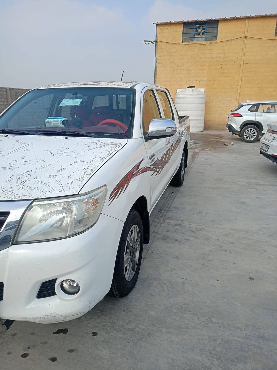 تيوتا هايلوكس 2014 كير عادي شاصي 12 مكفوله السياره باسمي  ماشيه  200الف فابلون الشركه قماره وبنيد 
صدر حداديه تخم تاير دوشمه جديد السعر 207$ مامتواجد ع الفيس بوك للاتصال 
***********
***********
