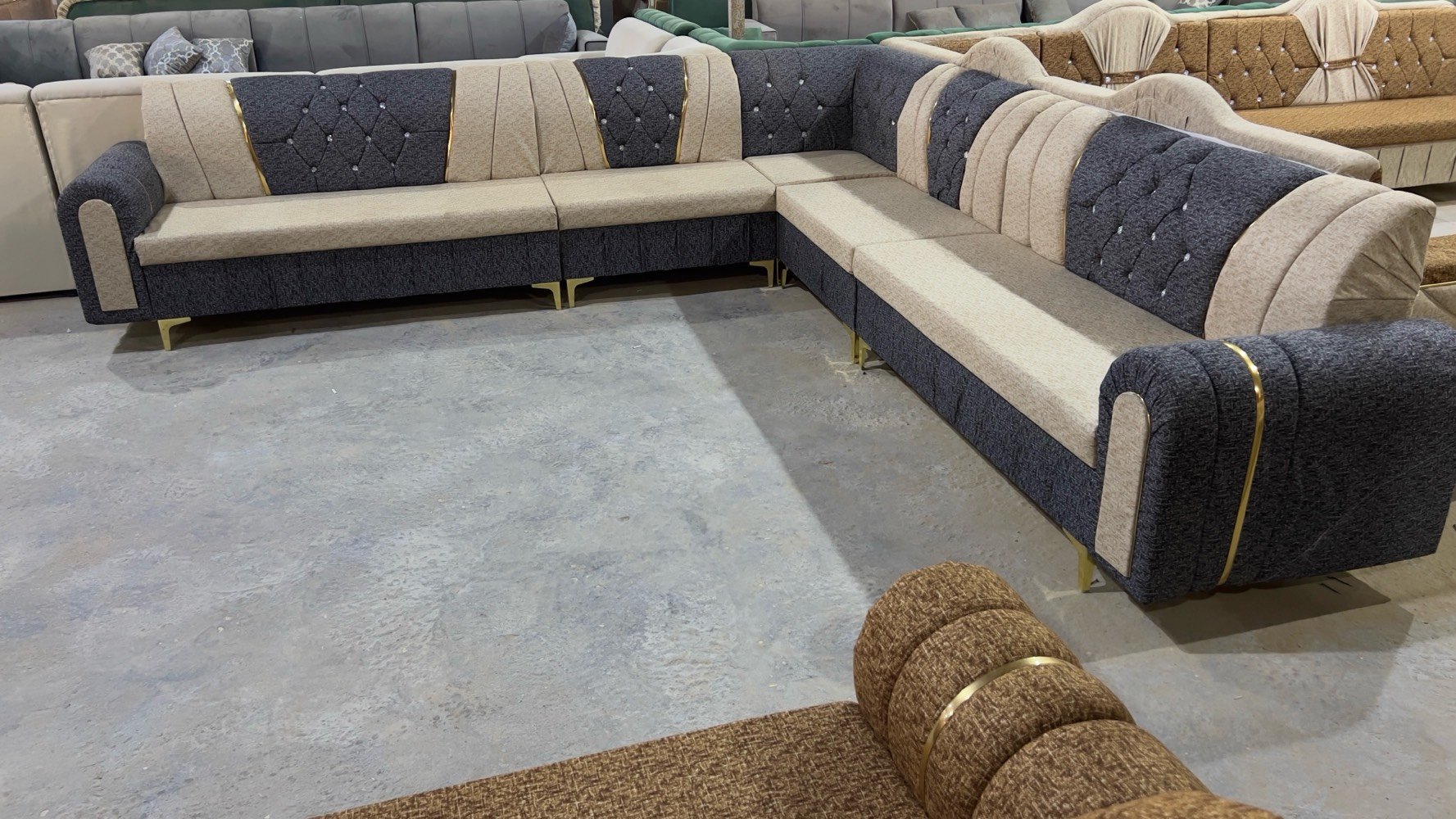 ✨ عرض خاص مناسبت شهر رمضان 🌃 
احجز الآن ديوان حرف L بـ 10 مقاعد مع طبلة + 4 كوشات هدية فقط بسعر 350الف !

📌 رقم الهاتف: *********** وتساب 

🔹 ضمان 3 سنوات
🔹 تصميم أنيق: مقعد بلوك أسود مع خشب جام روسي فاخر
🔹 خدمة توصيل متوفرة داخل بغداد وجميع محافظات العراق بأسعار مناسبة

⚡ لا تفوت الفرصة.. الكمية محدودة! ⚡