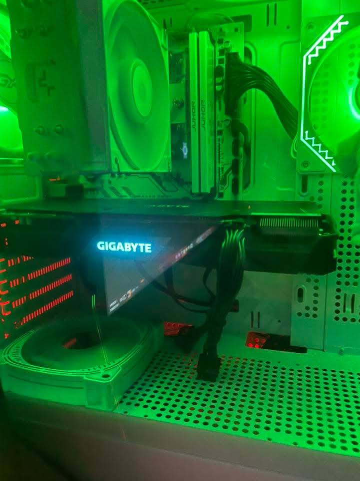 السلام عليكم
Razen5 3600s amd
 ssd256 
Ram32
 Rtx2060 supper
 4van 
مع شاشه mass 240 hz 27e
ماوس دراكون + كيبورد + سماعات
السعر 950
 ***********
