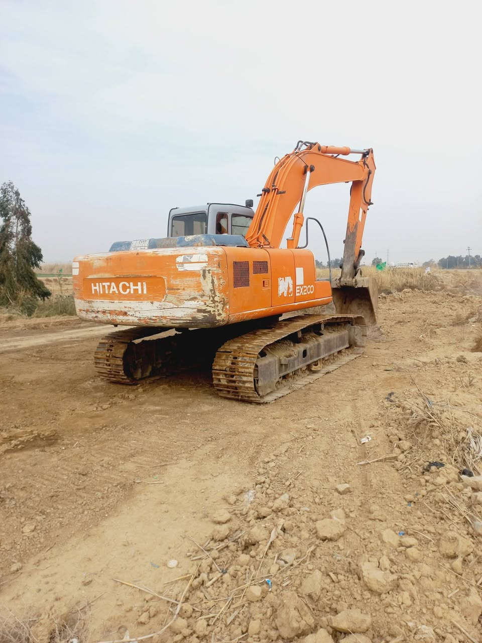 سلام عليكم حفاره فايف للبيع رقم ألماني موديل 2000جاهزه للعمل تبريد شغال بلادي المكينه مامفتوح بيه كلشي  ***********
