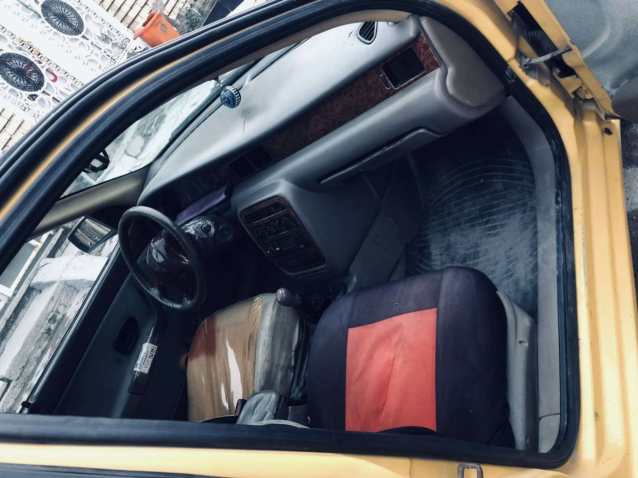 سلام عليكم  سمند للبيع موديل ٢٠١٢ كير مكينه تبريد مكفول هيه مصفره غرامات مصفره الكشر شوفت عينك شرط التحويل صدر جديد بغداد الشعب *********** السعر ٣٨ وبيه مجال
